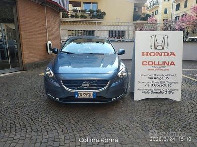 Usata Volvo V40 Momentum 116 CV (85 kW) 2014 Blu Berlina