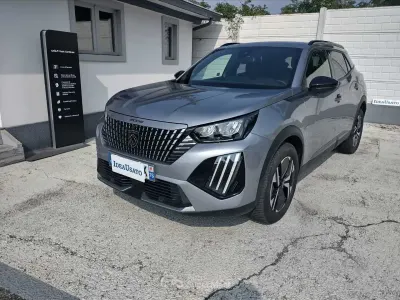 Usata Peugeot 2008 Active 102 CV (75 kW) 2024 Argento SUV
