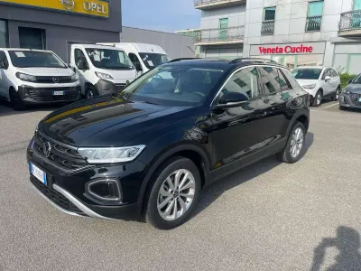 Nuova VW T-Roc Edition 116 CV (85 kW) 2025 Grenadill black SUV