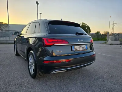 Usata Audi Q5 Business 163 CV (119 kW) 2022 Grigio manhattan metalizzato SUV