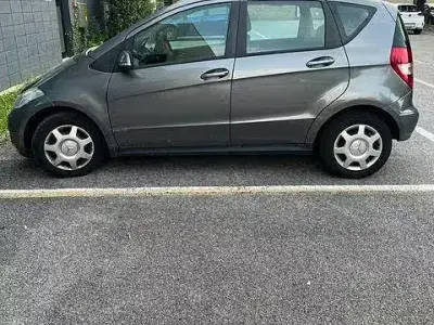 Usata Mercedes A180 109 CV (80 kW) 2011 Grigio Utilitaria