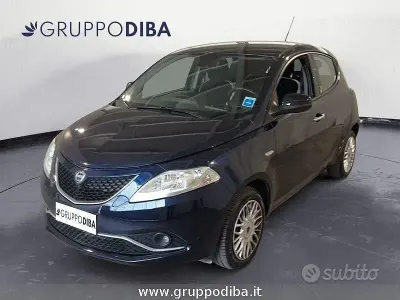 Usata Lancia Ypsilon Gold 69 CV (50 kW) 2017 Blu Utilitaria