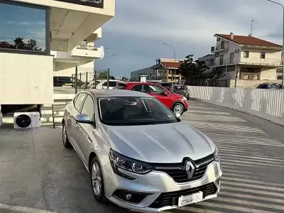 Usata Renault Mégane IV Bose Edition 110 CV (80 kW) 2016 Grigio Berlina