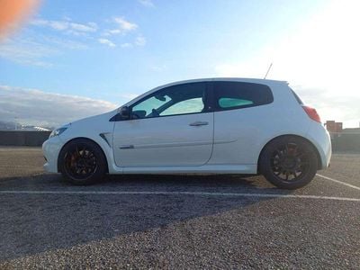 Käytetty Renault Clio II R.S. 200 HP (147 kW) 2010 Valkoinen Sedan