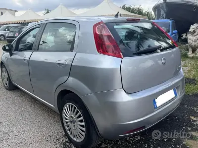 Usata Fiat Grande Punto Dynamic 90 CV (66 kW) 2006 Grigio Utilitaria