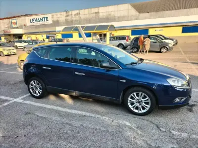 Usata Lancia Delta 120 CV (88 kW) 2009 Bluazzurro Utilitaria