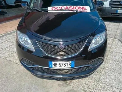 Usado Lancia Ypsilon Gold 69 HP (50 kW) 2014 Preto Citadino