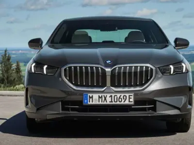 Nuova BMW 530e M Sport 299 CV (219 kW) 2025 Argento Berlina