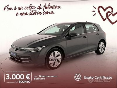 Dolphin grey metallizzato Usata 2025 VW Golf Style Berlina | 32.900 € (Buon prezzo)