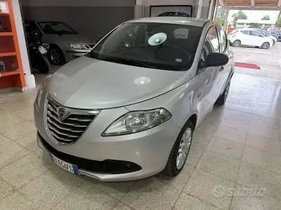 Usata Lancia Ypsilon 95 CV (69 kW) 2015 Grigio Utilitaria