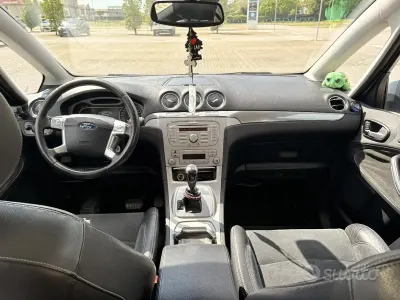 Usata Ford S-MAX Titanium 140 CV (102 kW) 2008 Grigio Monovolume