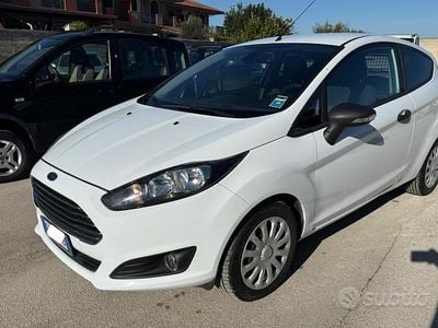 Begagnad Ford Fiesta 75 HK (55 kW) 2015 Vit Van