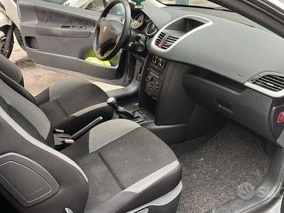 Usata Peugeot 208 88 CV (64 kW) 2008 Grigio Utilitaria