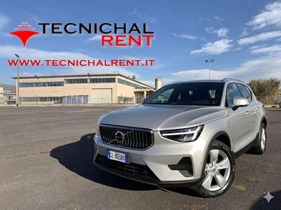 Usata Volvo XC40 Plus 163 CV (119 kW) 2022 Grigio chiaro metallizzato SUV