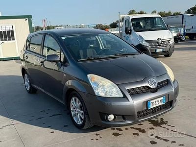 Usata Toyota Corolla Verso Luna 185 CV (136 kW) 2008 Grigio Monovolume