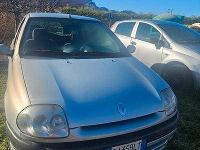 Usata Renault Clio II 58 CV (42 kW) 2001 Grigio Berlina