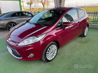 Usata Ford Fiesta Titanium 68 CV (50 kW) 2009 Viola Utilitaria
