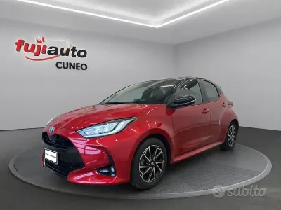 Gebraucht Toyota Yaris Hybrid Style 116 PS (85 kW) 2022 Rot Kleinwagen