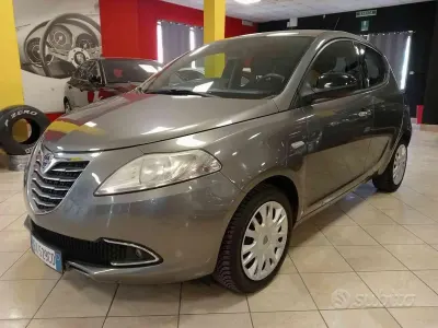Usata Lancia Ypsilon 69 CV (50 kW) 2011 Grigio scuro Utilitaria