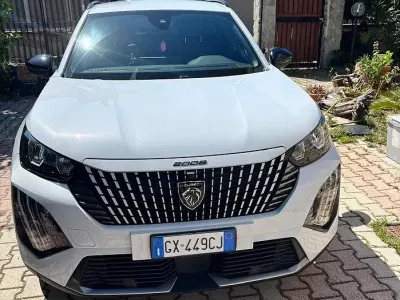 Usata Peugeot 2008 100 CV (73 kW) 2024 Bianco SUV