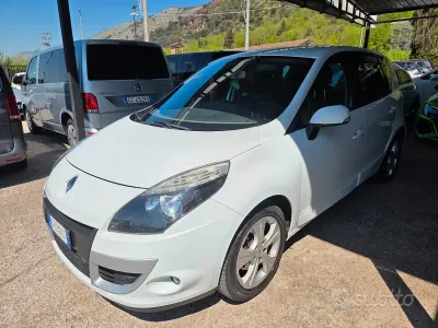 Usata Renault Scénic III Luxe 131 CV (96 kW) 2011 Bianco Monovolume