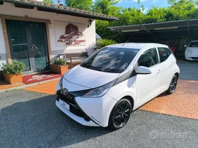 Käytetty Toyota Aygo Cool 69 HP (50 kW) 2017 Valkoinen Viistoperä