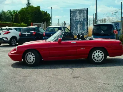 Usata Alfa Romeo Spider 122 CV (89 kW) 1992 Rosso Cabrio