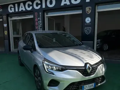 Usata Renault Clio V Business 100 CV (73 kW) 2023 Grigio Berlina
