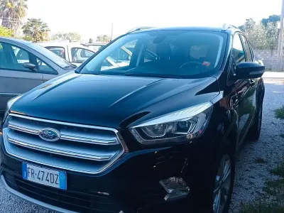 Usado Ford Kuga Business Edition 120 CV (88 kW) 2018 Negro SUV