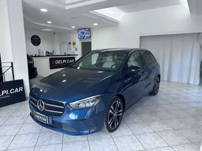 Usata Mercedes B180 Premium 116 CV (85 kW) 2019 Blu Utilitaria