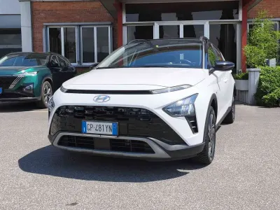 Usata Hyundai Bayon 101 CV (74 kW) 2023 Atlas white  tetto nero SUV