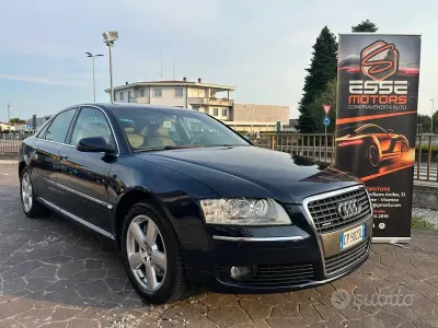 Usata Audi A8 275 CV (202 kW) 2004 Bluazzurro Berlina