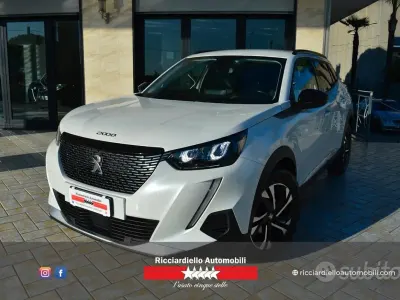 Usata Peugeot 2008 Allure 110 CV (80 kW) 2022 Madreperla SUV
