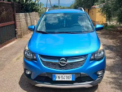Usata Opel Karl Rocks 75 CV (55 kW) 2018 Bluazzurro Utilitaria