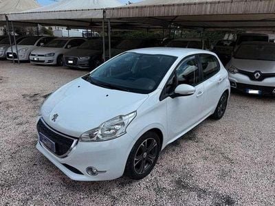 Usata Peugeot 208 Allure 68 CV (50 kW) 2015 Bianco Utilitaria