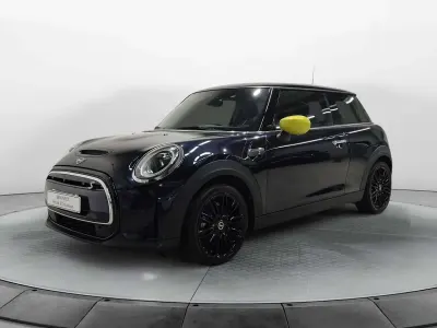 Usata Mini Cooper SE Classic 135 kW (184 CV) 2022 Enigmatic black mini yours Utilitaria