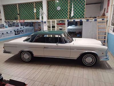 Begagnad Mercedes 300 SE 160 HK (117 kW) 1965 Vit Sportkupé