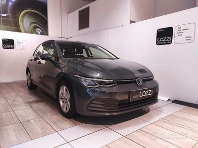 Usata VW Golf VIII Life 116 CV (85 kW) 2022 Grigio Berlina