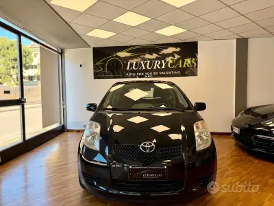 Begagnad Toyota Yaris Sol 69 HK (50 kW) 2007 Svart Halvkombi