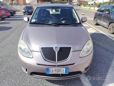 Usata Lancia Ypsilon 77 CV (56 kW) 2010 Viola Utilitaria