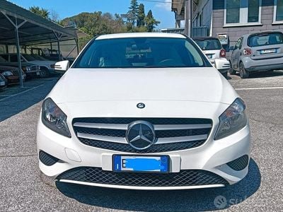 Begagnad Mercedes A180 Executive 108 HK (79 kW) 2015 Vit Sedan