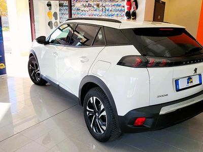 Usata Peugeot 2008 Allure 110 CV (80 kW) 2022 Bianco SUV
