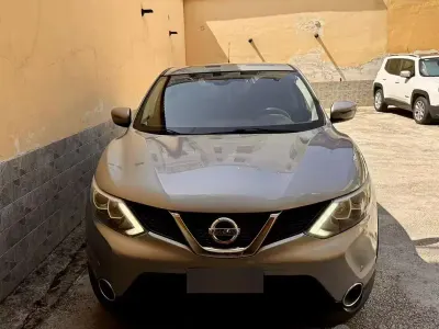 Usata Nissan Qashqai Acenta Premium 110 CV (80 kW) 2015 Grigio SUV