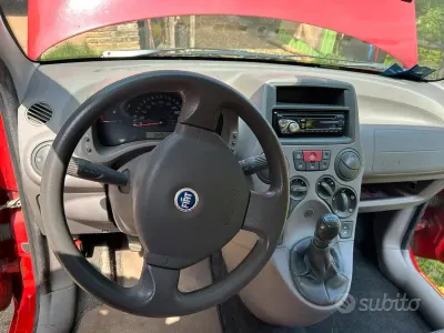Usata Fiat Panda 4x4 69 CV (50 kW) 2005 Rosso Utilitaria