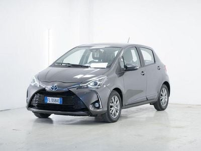 Usata Toyota Yaris Hybrid Active 73 CV (53 kW) 2017 Grigio Berlina