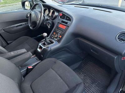 Usado Peugeot 5008 Active 111 HP (81 kW) 2010 Preto Monovolume