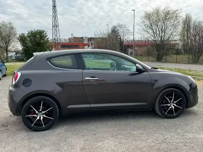 Usata Alfa Romeo MiTo Distinctive 95 CV (69 kW) 2015 Nero Utilitaria