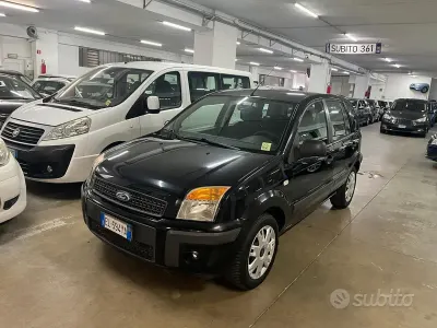 Usata Ford Fusion 80 CV (58 kW) 2012 Nero Utilitaria