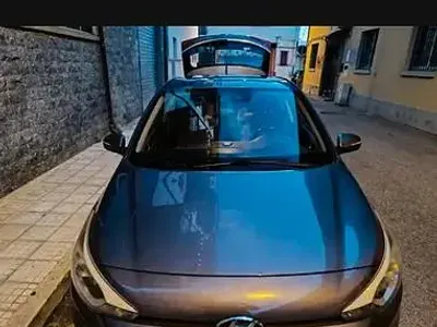 Usata Hyundai i20 75 CV (55 kW) 2016 Marrone Berlina