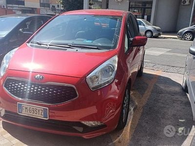 Usata Kia Venga 90 CV (66 kW) 2017 Rosso Utilitaria